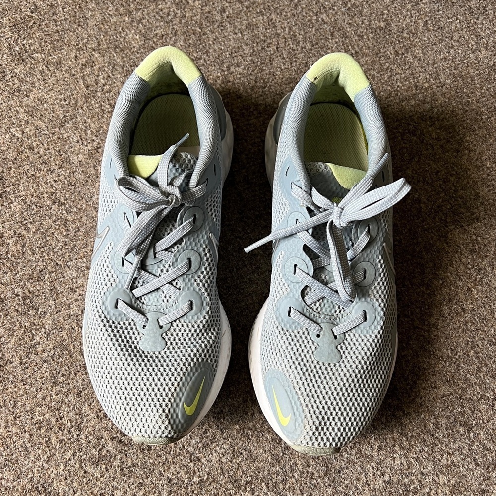 Nike Renew Athletic Sneakers Womens 8.5 Running Jogging Workout Grey Gym Shoes - Picture 2 of 10